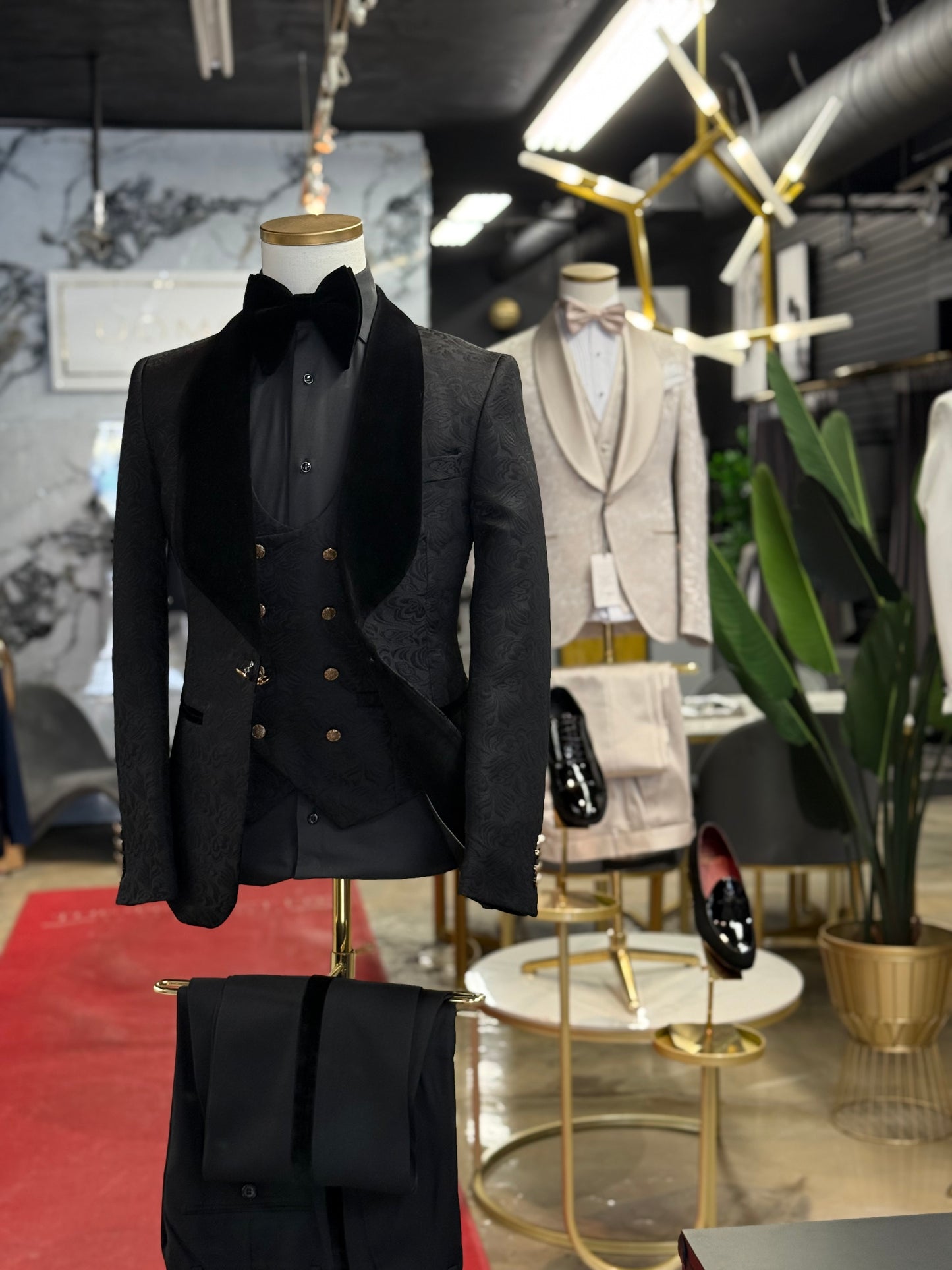 Black Jacquard Shawl Lapel Tuxedo