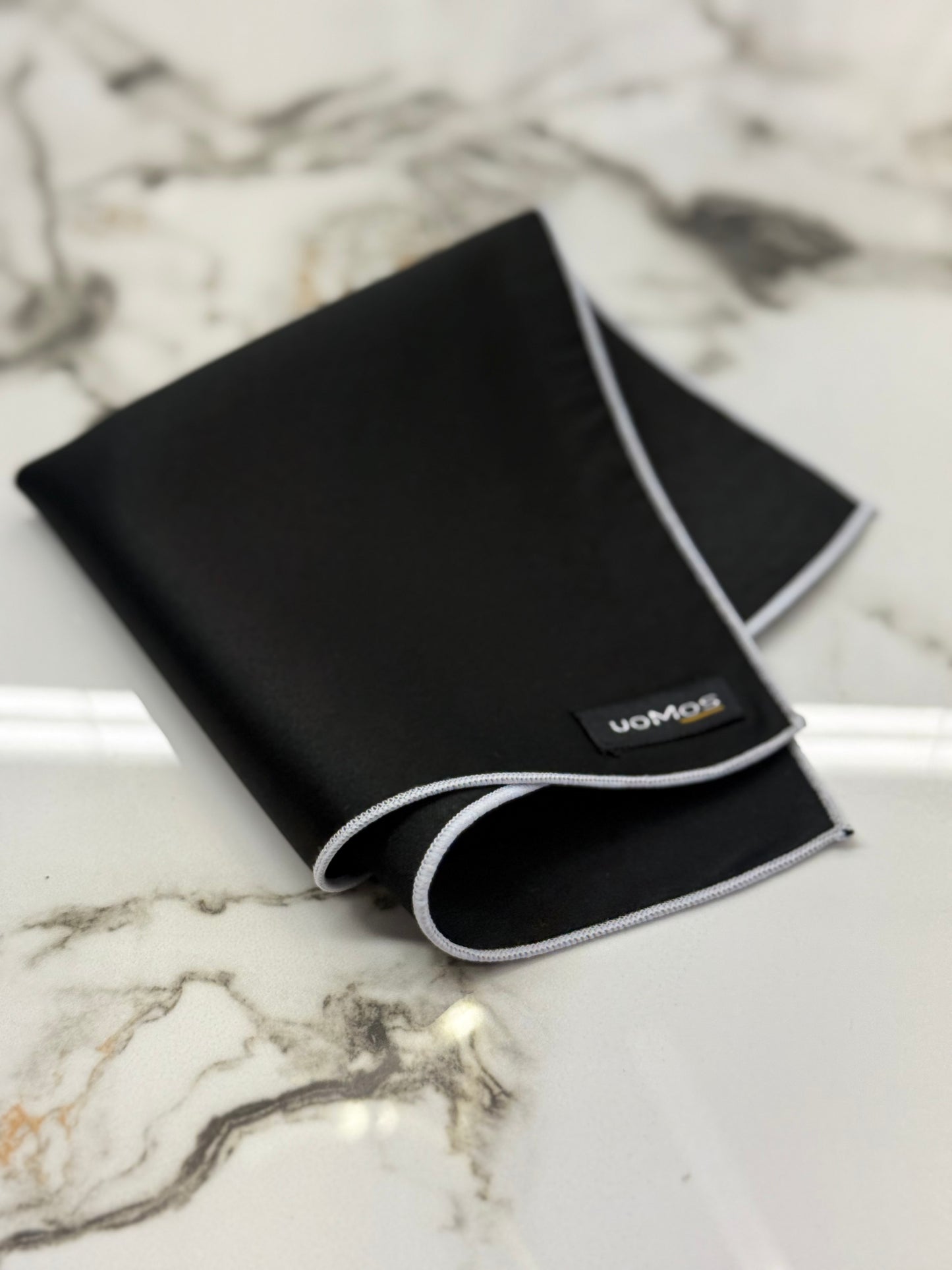 Black pocket square / White trim