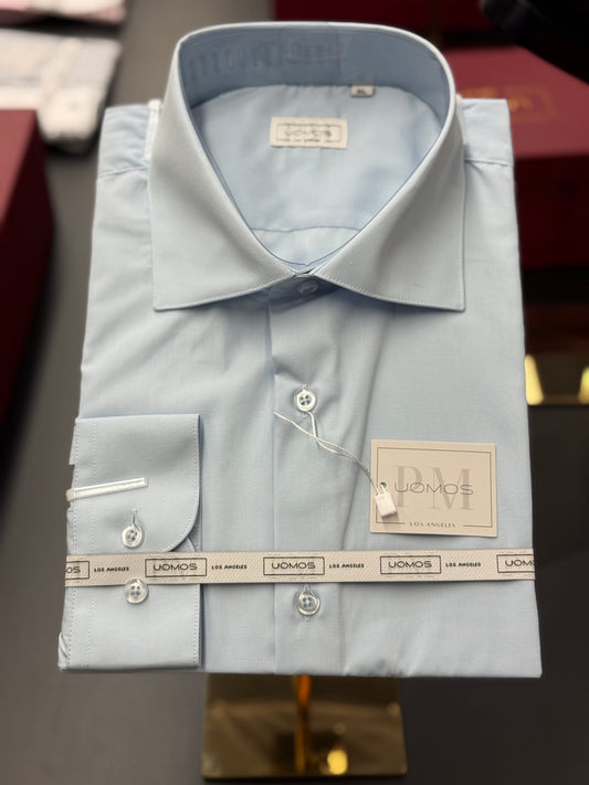 Light blue spread collar, regular cuffs