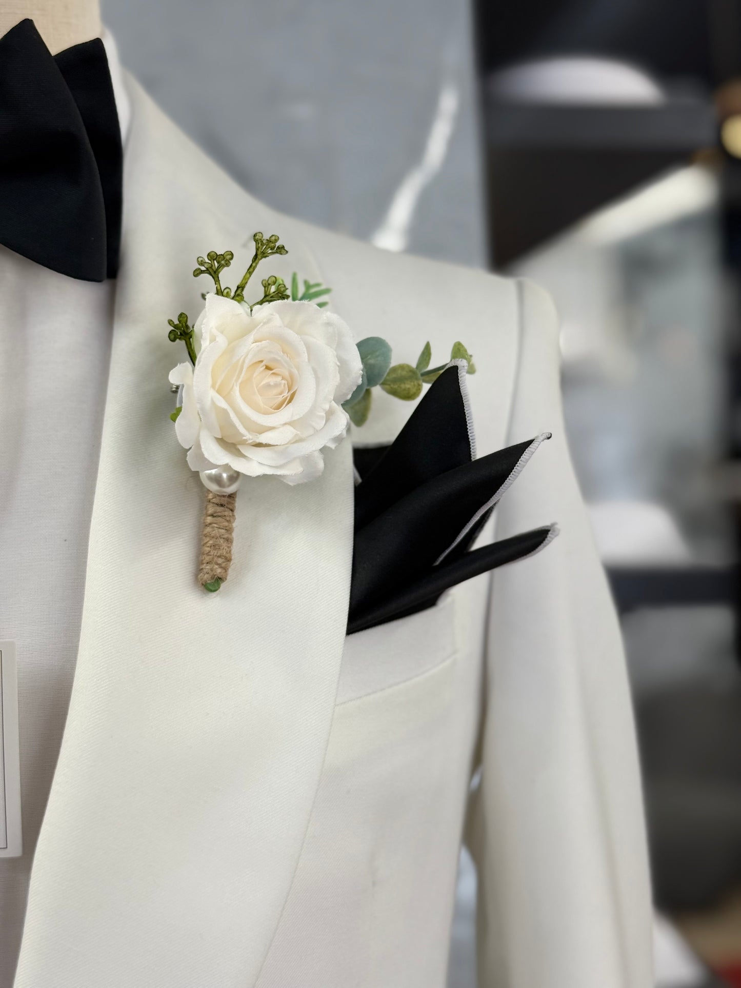 Black pocket square / White trim