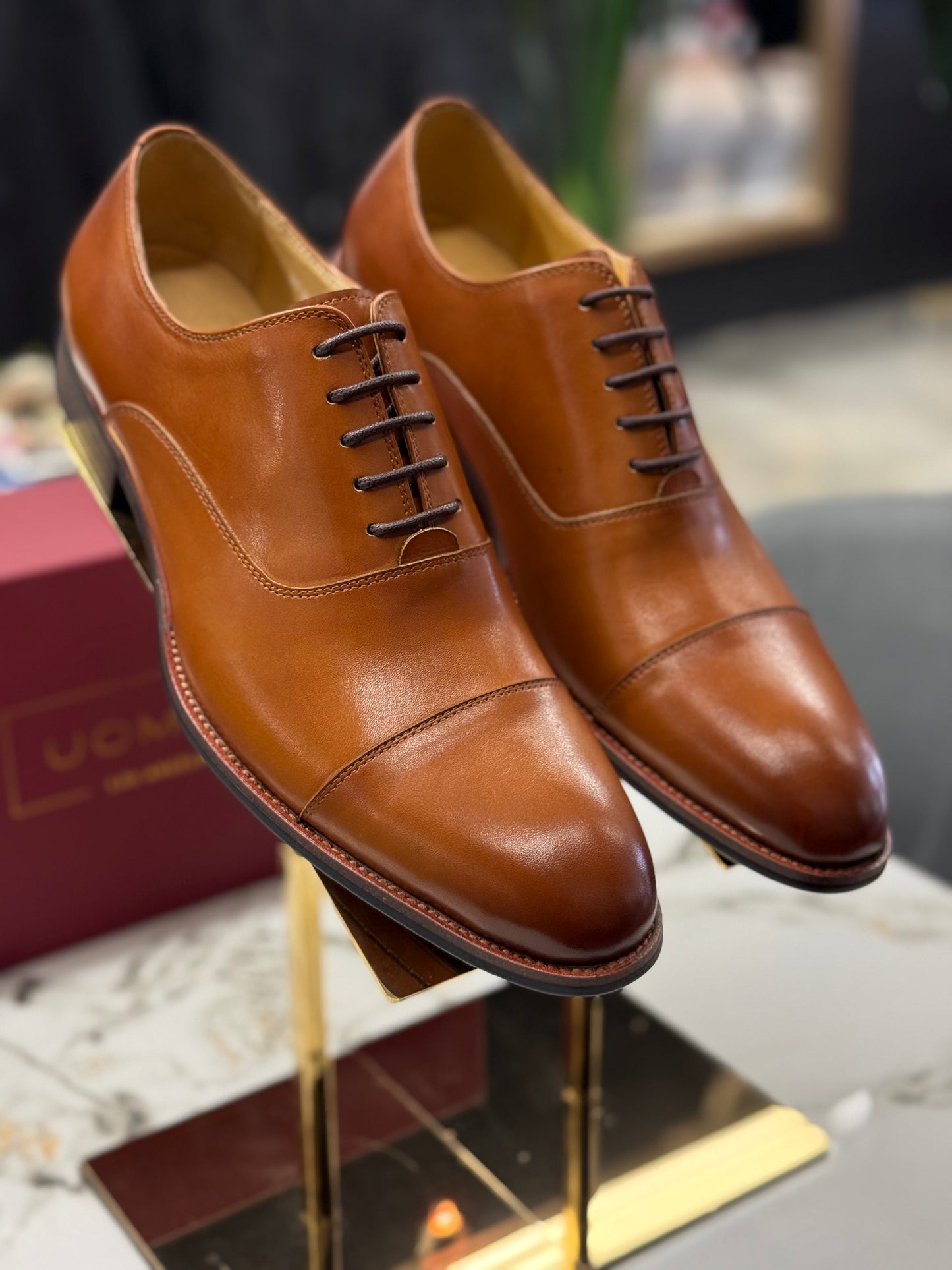 UOMOS Oxford tan pure leather
