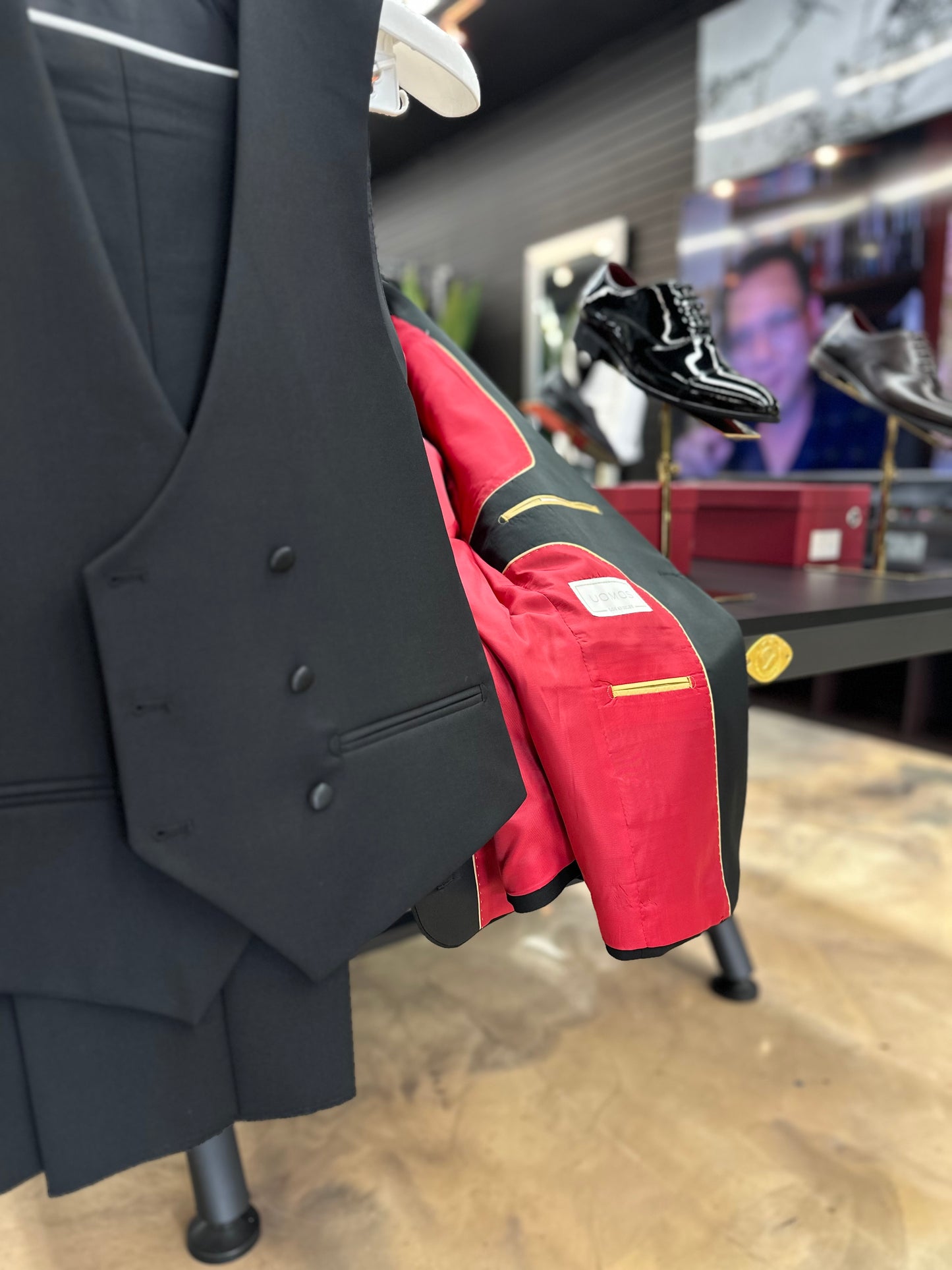 Wide Shawl Lapel Black Tuxedo Uomos