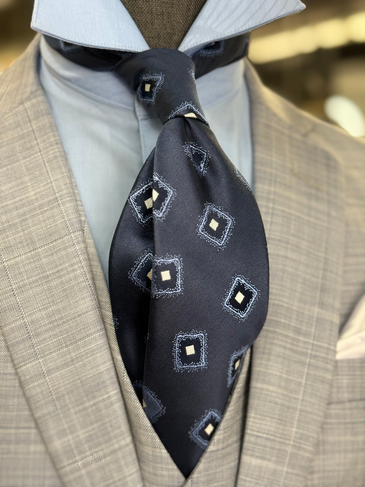Necktie Navy blue medallion in white and powder blue