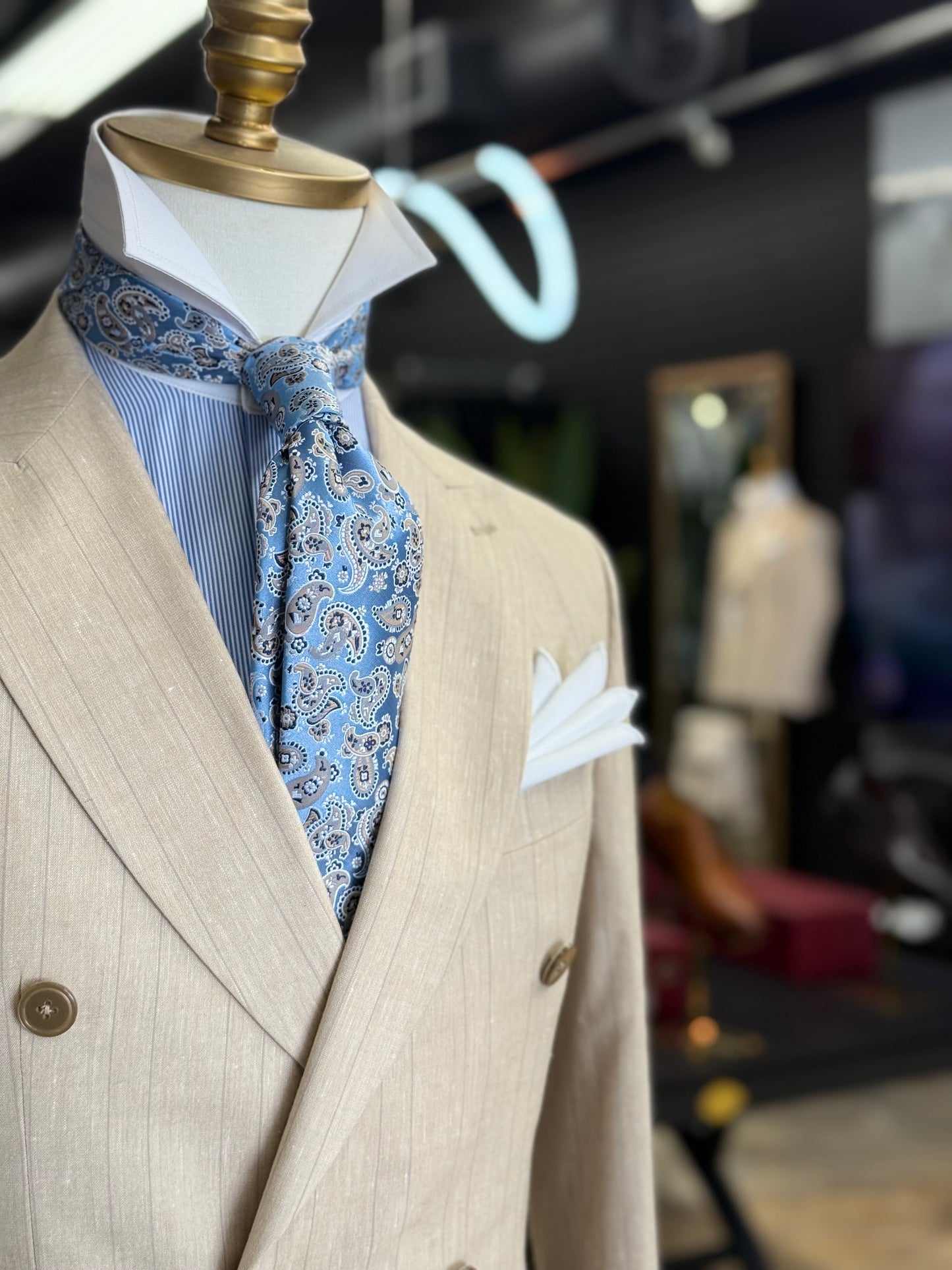 Necktie Powder blue mid size Paisley in Beige and black