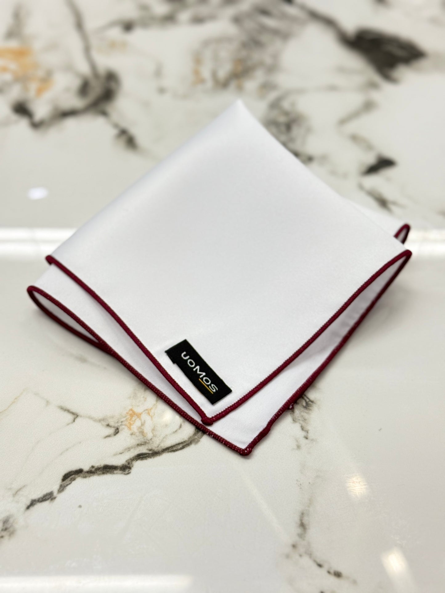 White pocket square / Burgundy trim