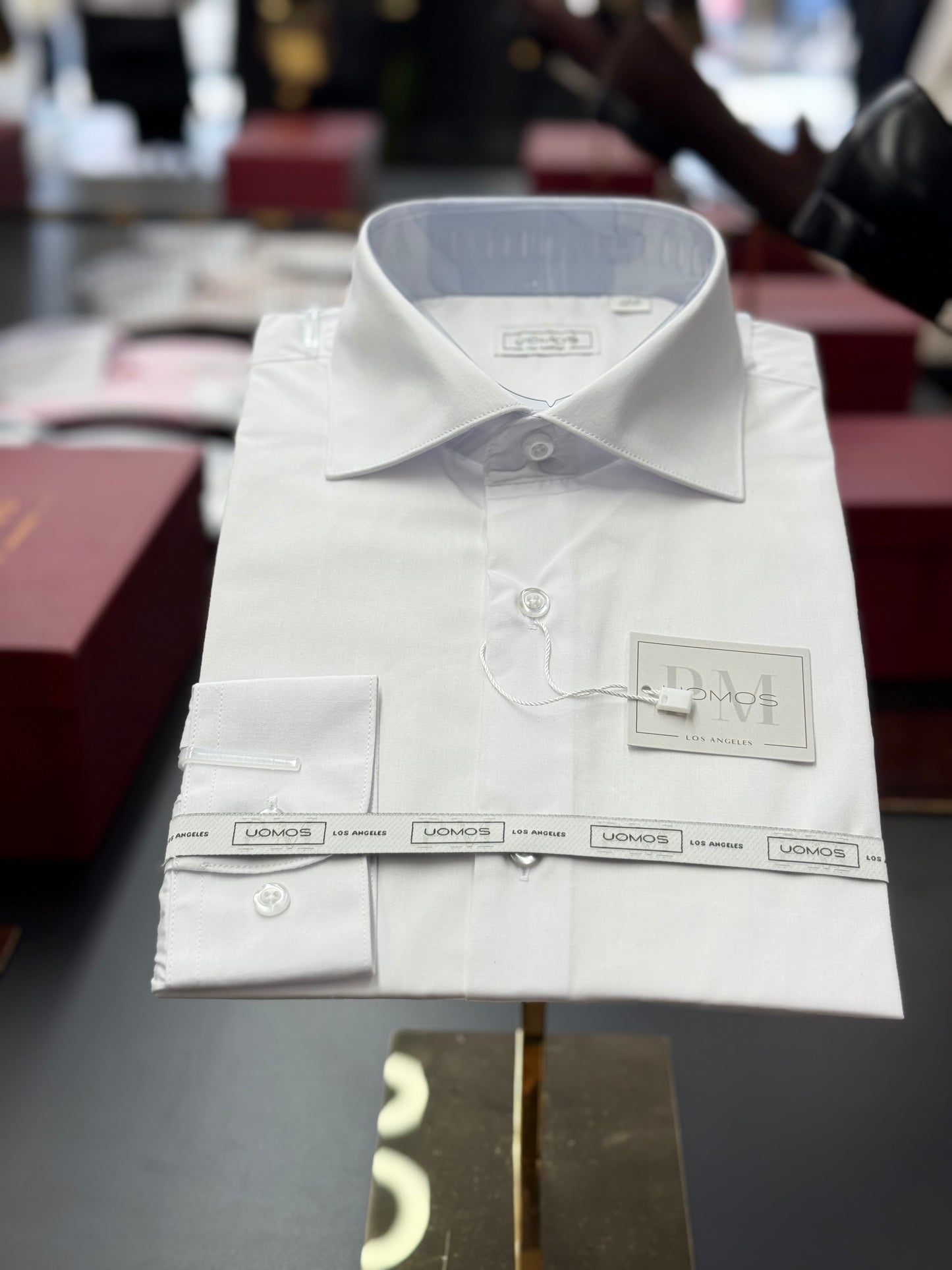 White poplin spread collar, regular button cuffs