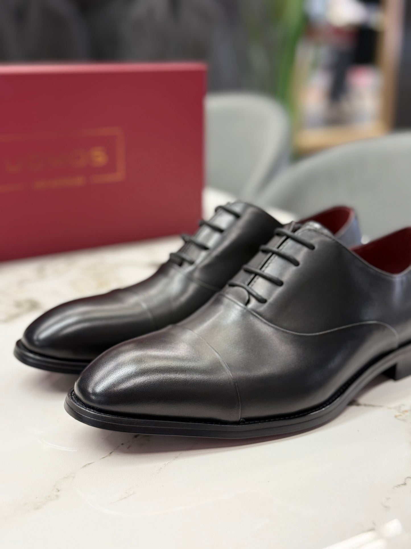 UOMOS Oxford Black pure leather