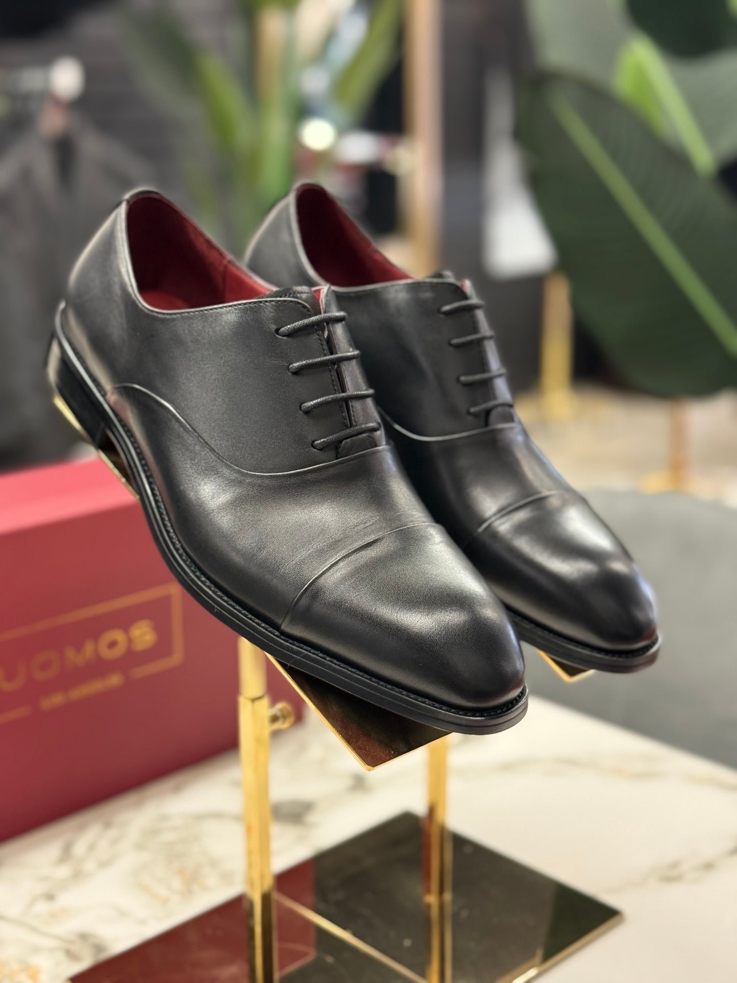 UOMOS Oxford Black pure leather