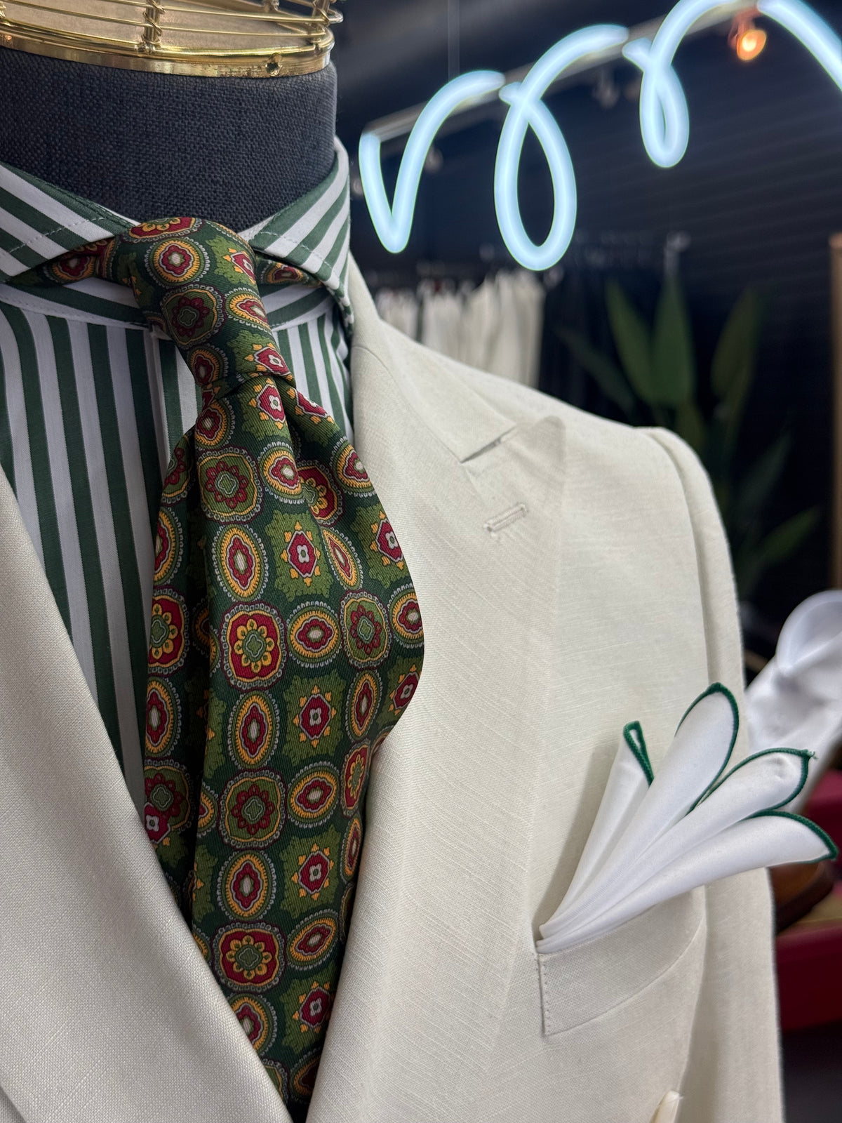 White pocket square / Green trim