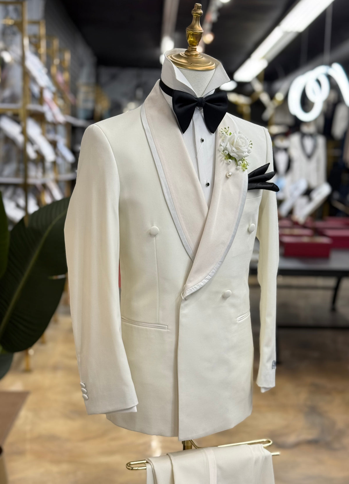 Ivory White Modern Fit Tuxedo Double Breasted Shawl Lapel