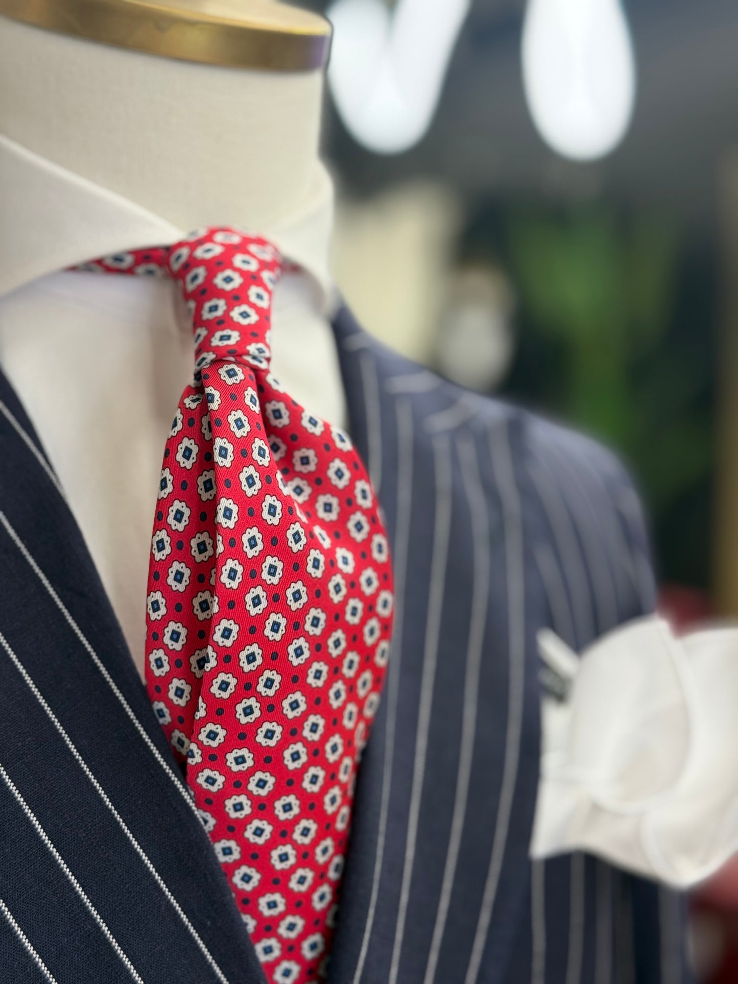 Necktie Crimsom Small Medallion