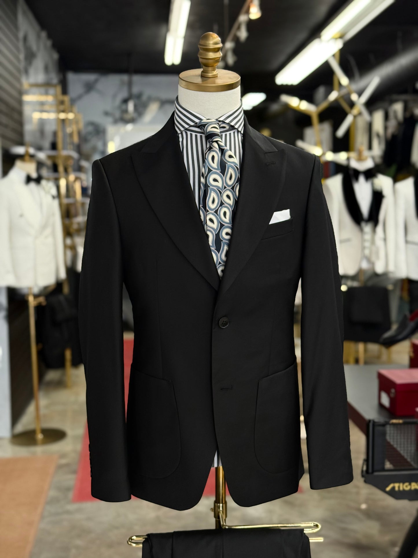 Black Two Pieces Wide Peak Lapel Suit