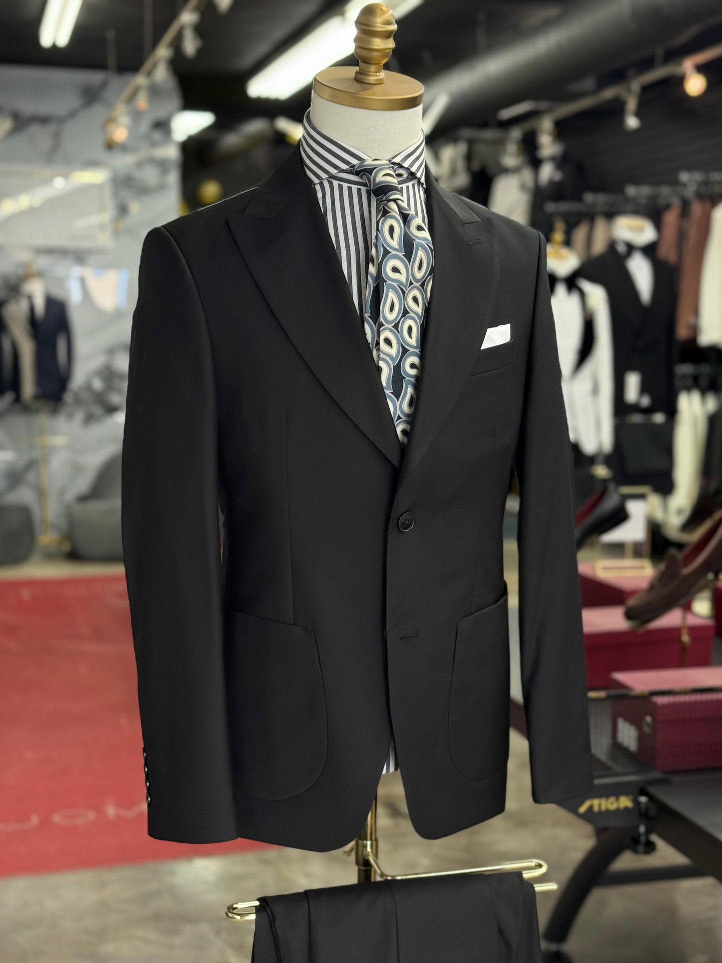 Black Two Pieces Wide Peak Lapel Suit