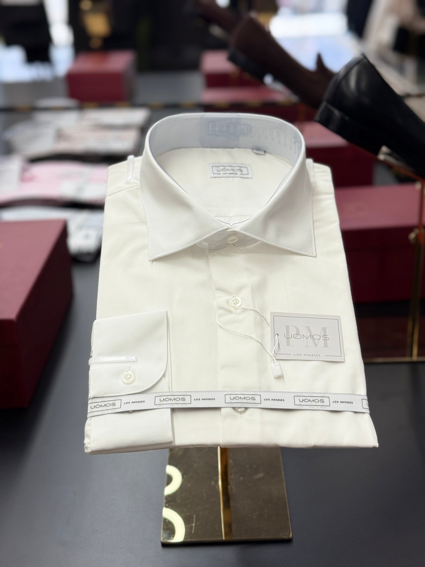 Off White spread collar, regular cuffs