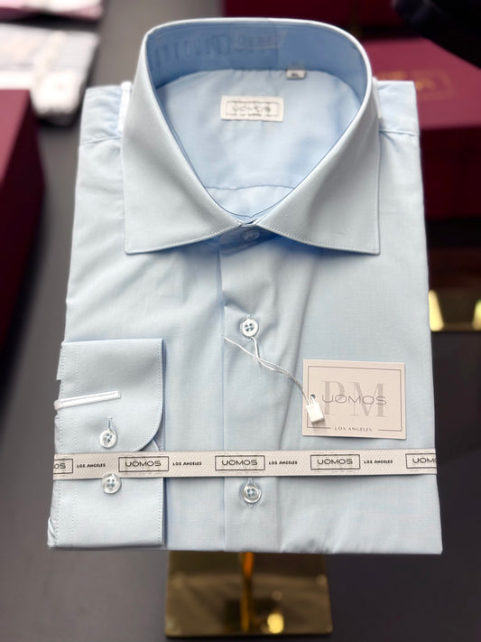 Light blue spread collar, regular cuffs