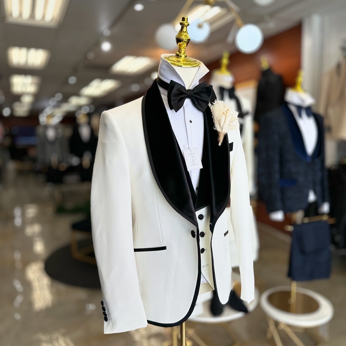 Off White Shawl Lapel Velvet Edition