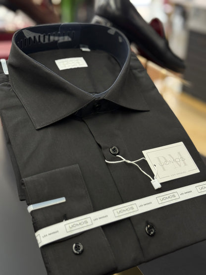 Black spread collar, regular cuffs