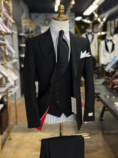 The Wide Peak Black Three-Piece Suit uomos