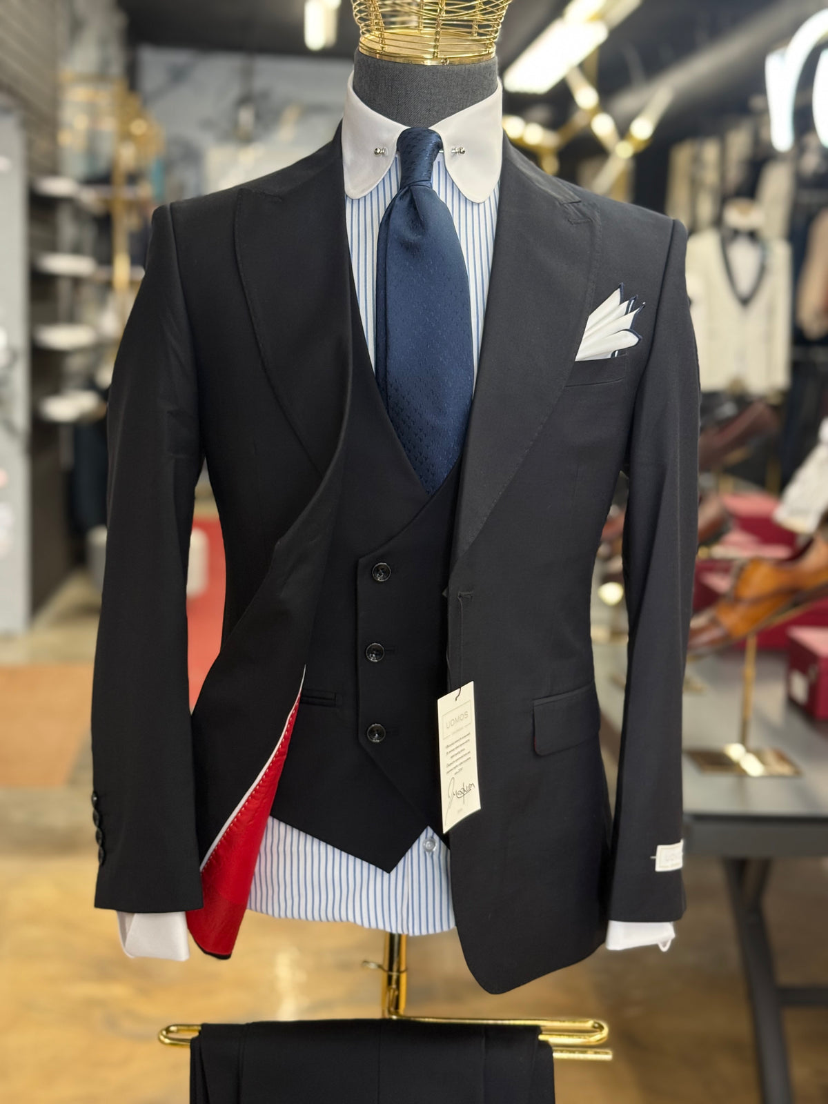 The Wide Peak Mid Night Blue Three-Piece Suit uomos