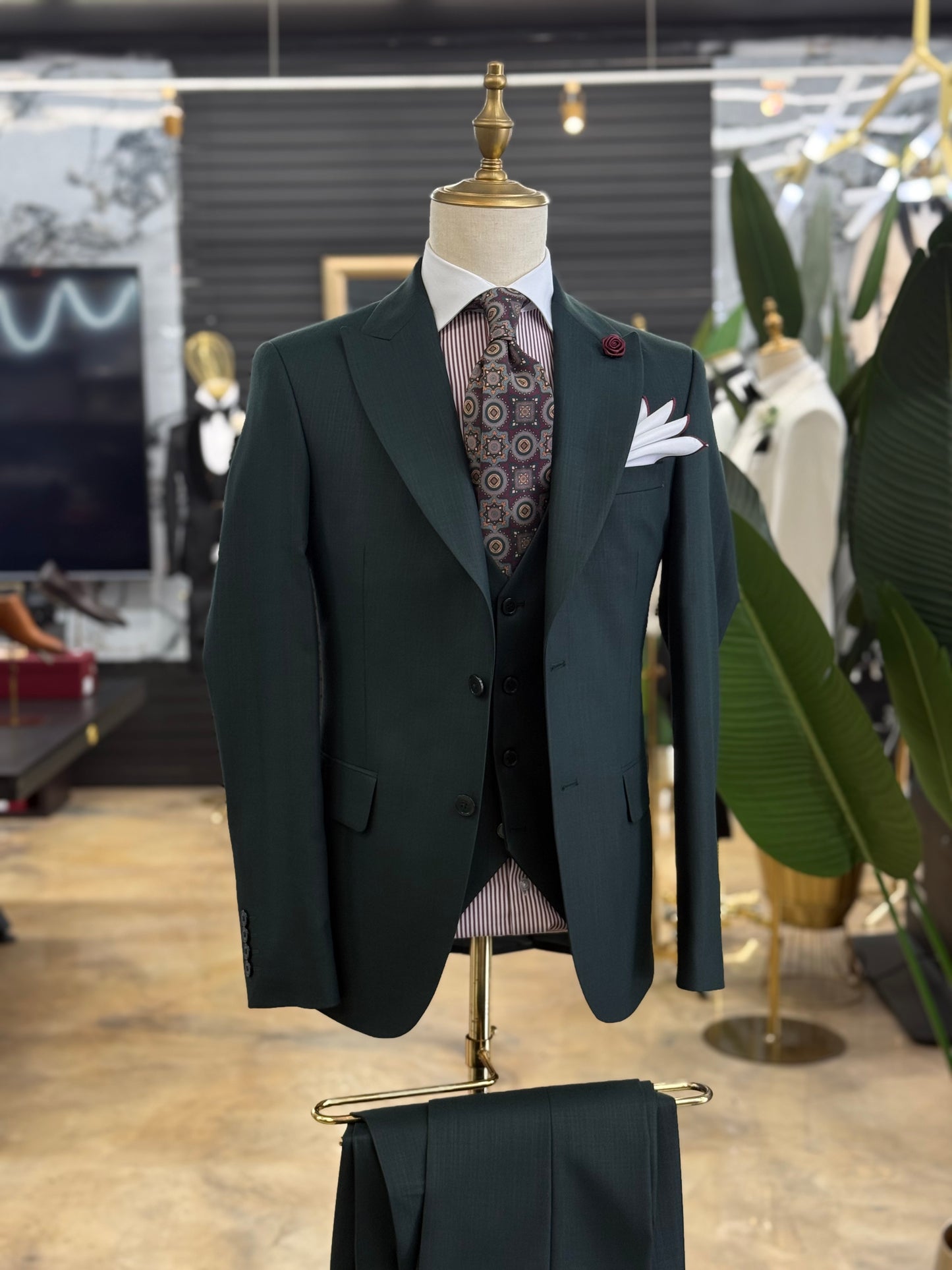 Emerald Green Three Pieces Wide Peak Lapel Suit