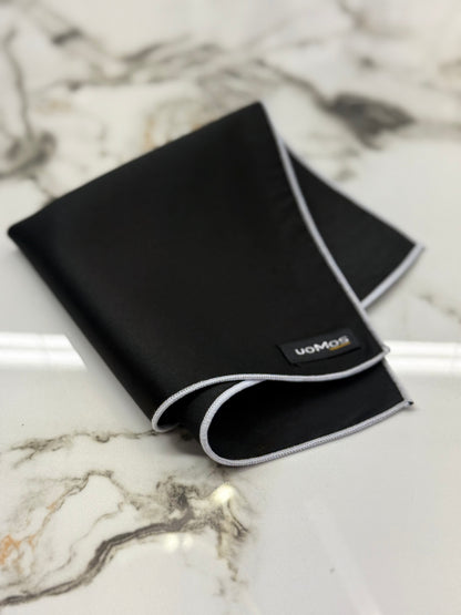 Black pocket square / White trim