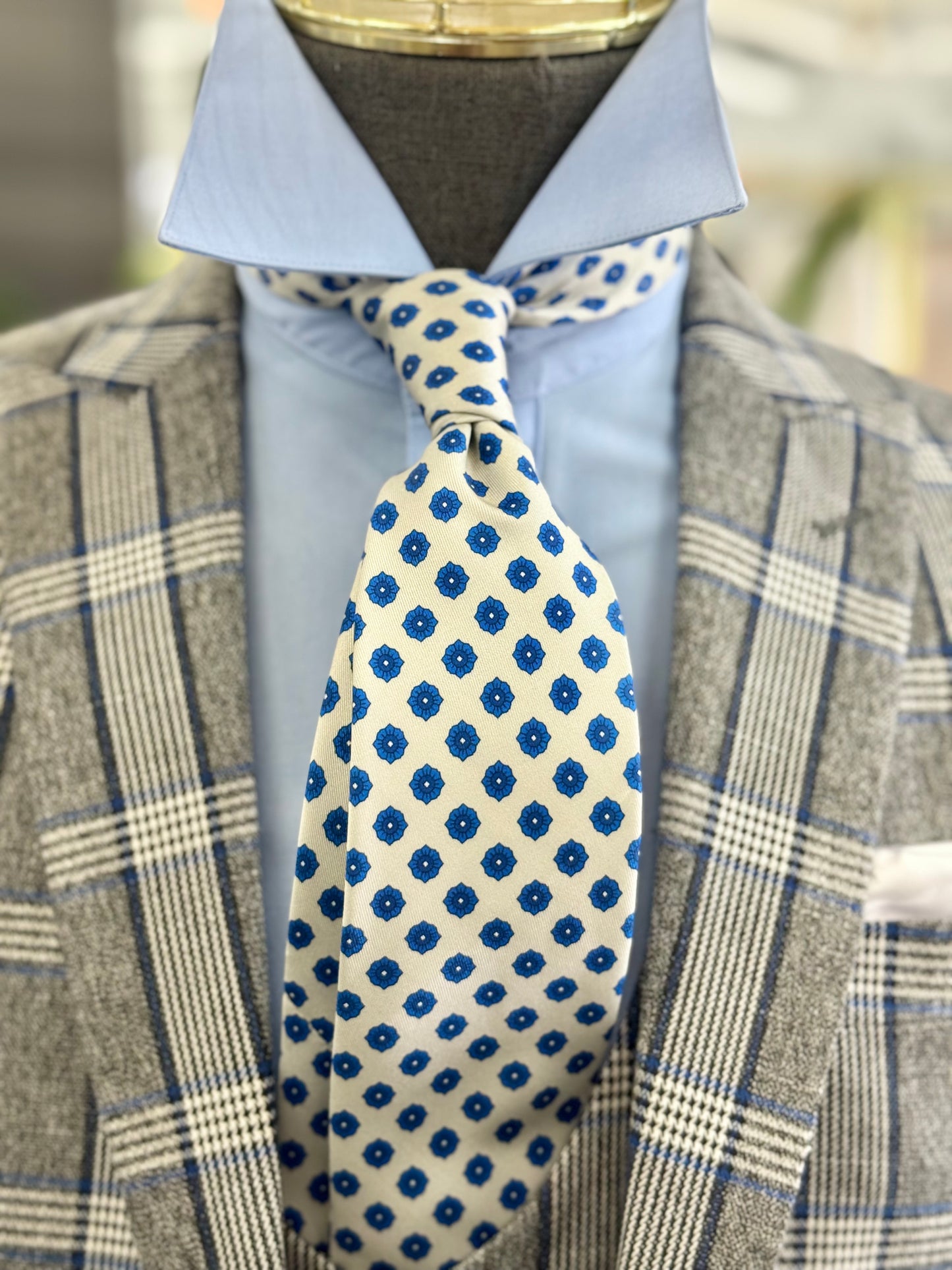 Necktie Medallion White & Blue