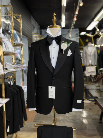 Wide Peak Lapel Black Tuxedo Uomos