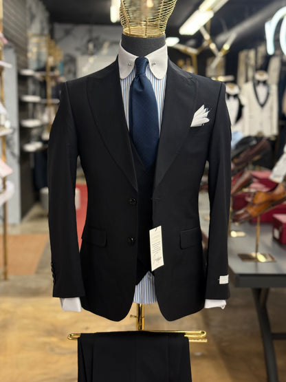 The Wide Peak Mid Night Blue Three-Piece Suit uomos