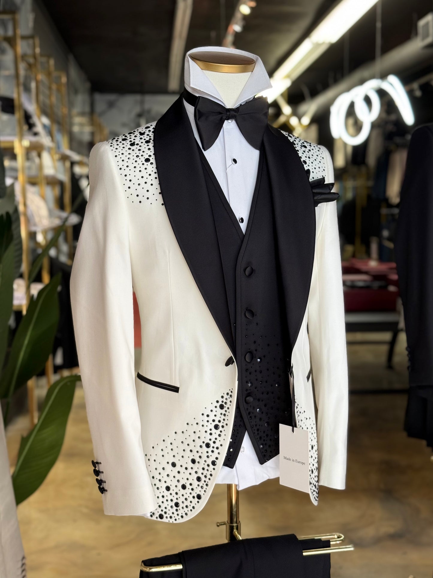 Black Glitter Shawl Lapel Tuxedo – Luxury 3 Piece