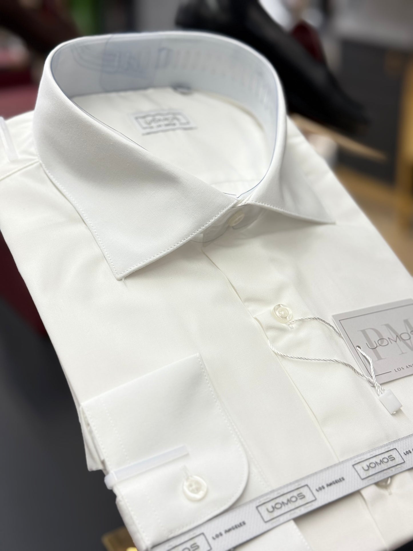 Off White spread collar, regular cuffs