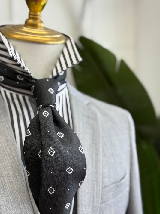 Necktie Black & White mid medallion