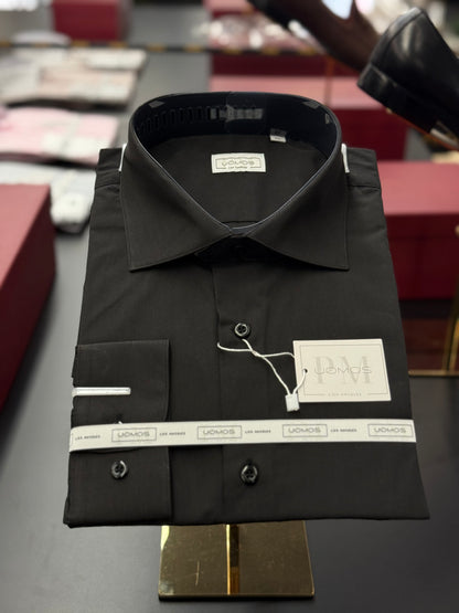 Black spread collar, regular cuffs