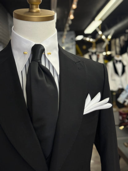 The Wide Peak Black Three-Piece Suit uomos