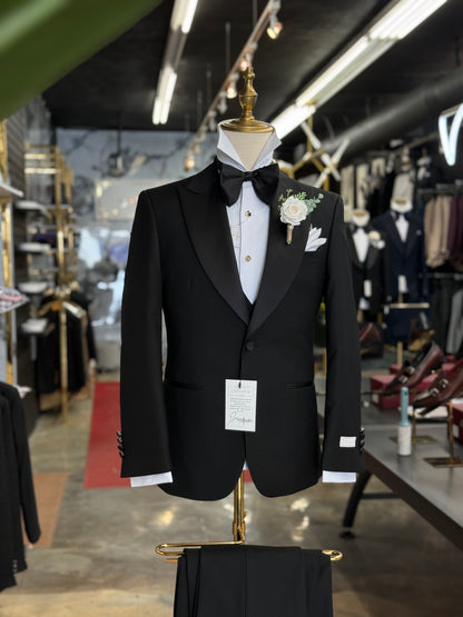 Wide Peak Lapel Black Tuxedo Uomos
