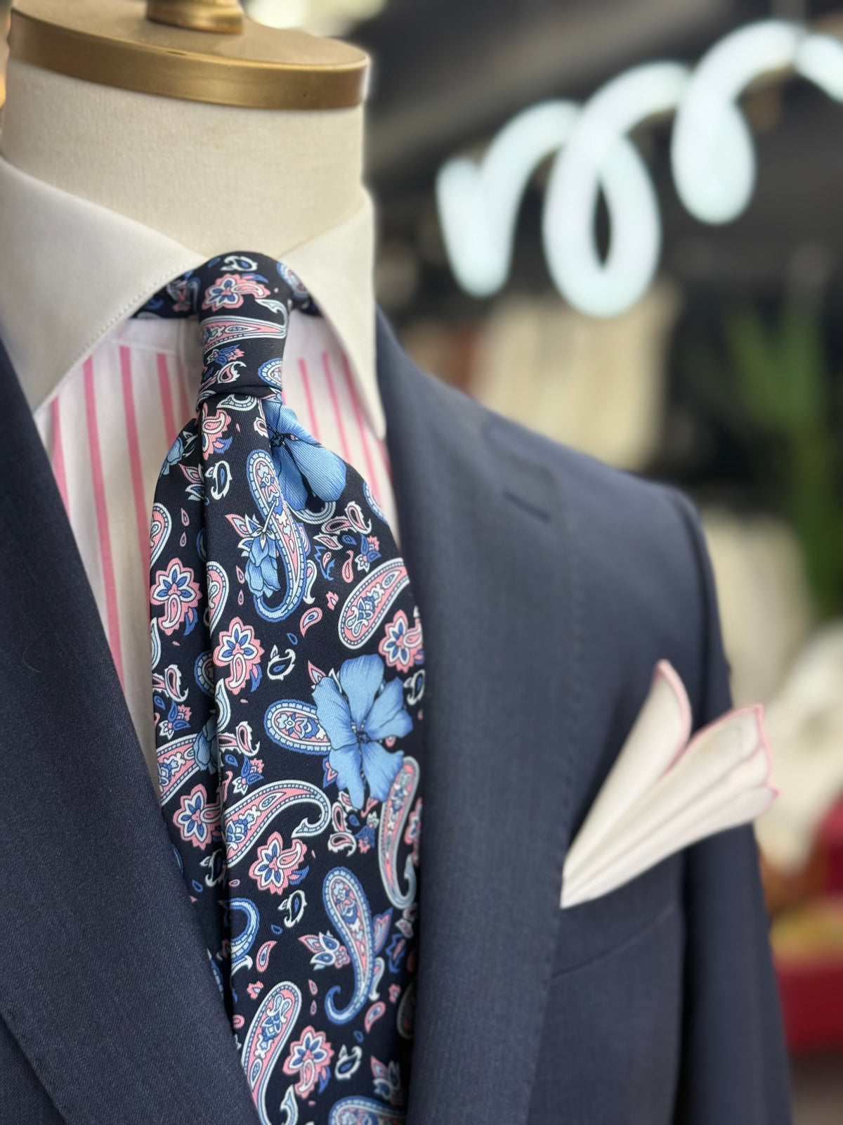 Necktie Big Paisley Mid night blue, Pink