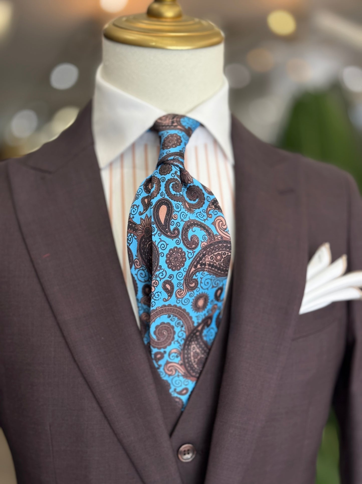 Necktie Capri Blue & Nude Paisley