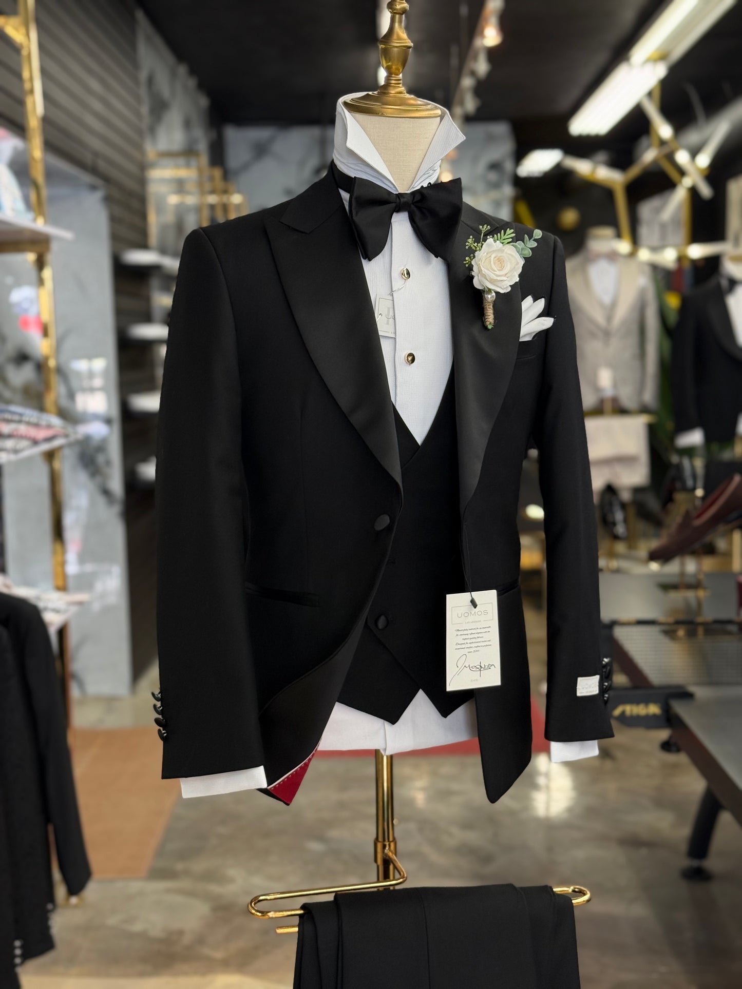 Wide Peak Lapel Black Tuxedo Uomos