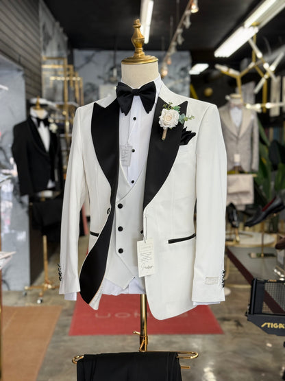 Wide Peak Lapel Soft Off White Tuxedo Uomos