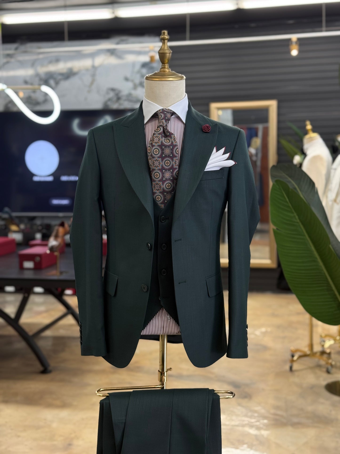 Emerald Green Three Pieces Wide Peak Lapel Suit