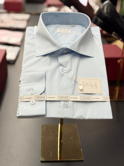 Light blue spread collar, regular cuffs