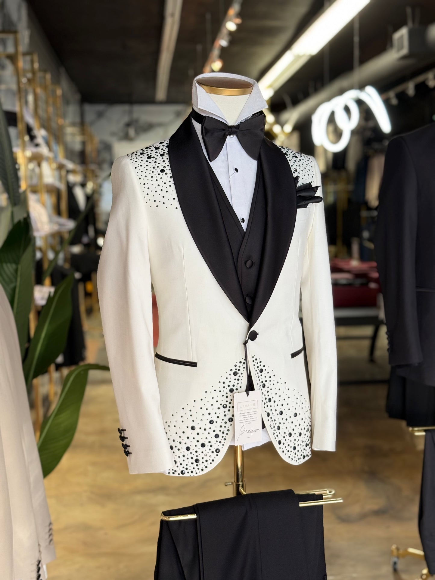 Black Glitter Shawl Lapel Tuxedo – Luxury 3 Piece