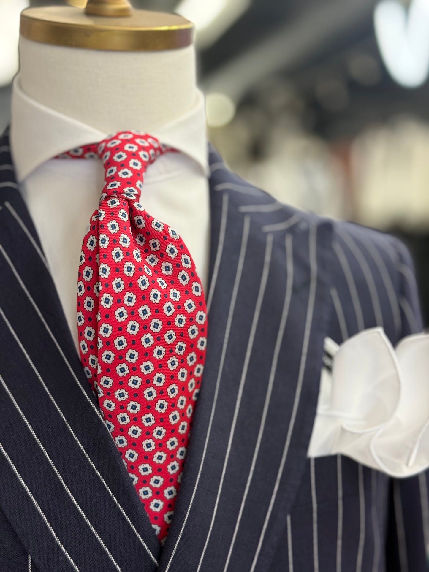 Necktie Crimsom Small Medallion