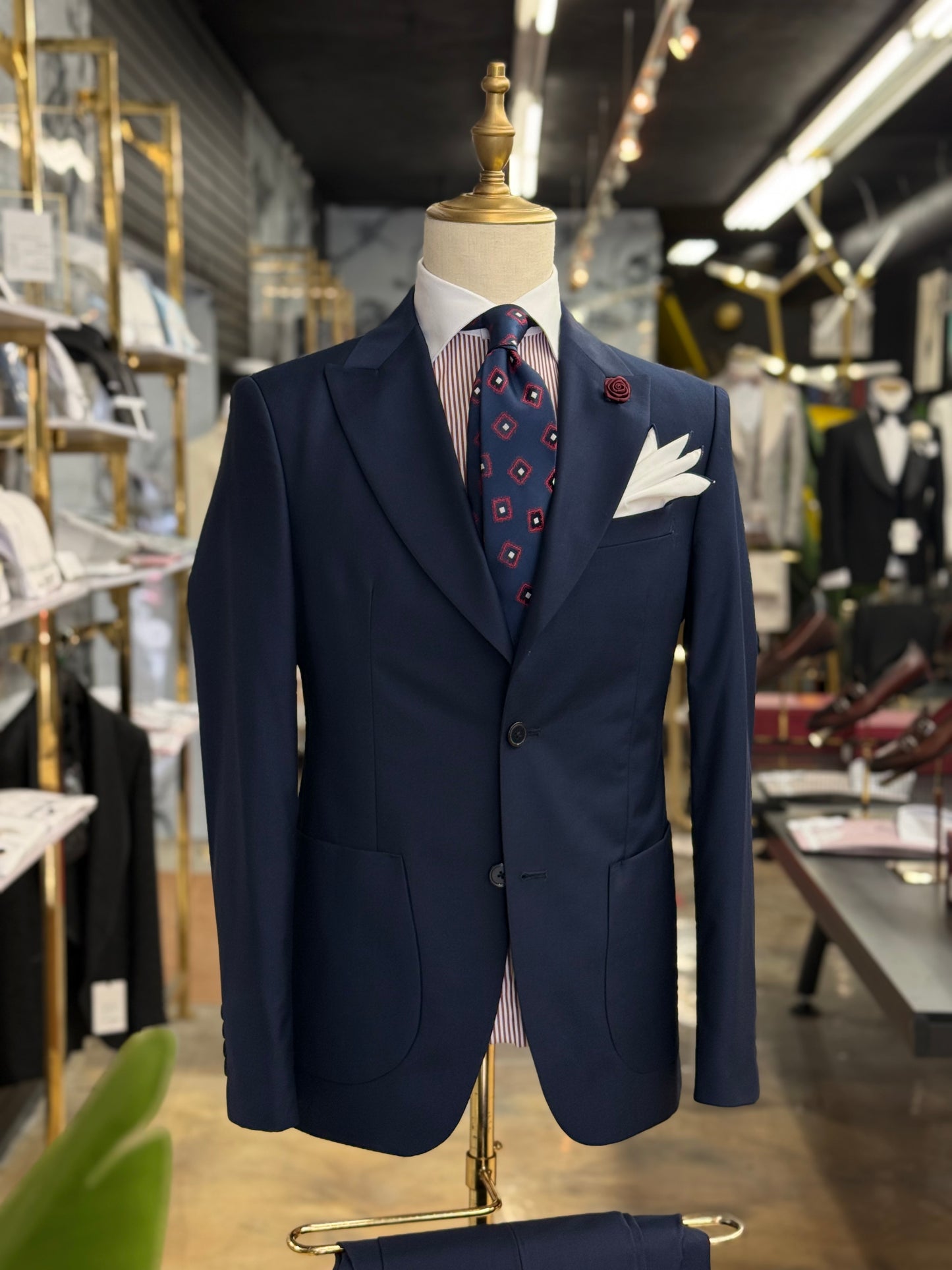Navy Blue Two Pieces Wide Peak Lapel Suit Patch Pockets