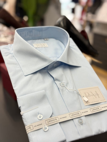 Light blue spread collar, regular cuffs