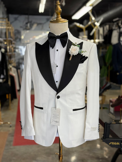 Wide Peak Lapel Soft Off White Tuxedo Uomos