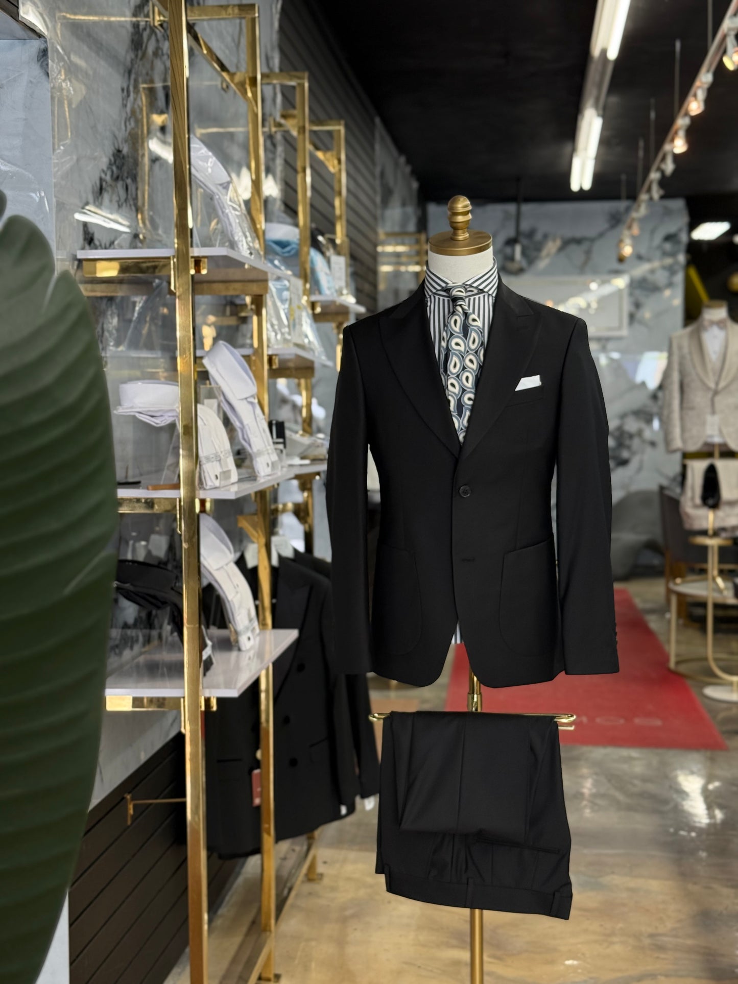 Black Two Pieces Wide Peak Lapel Suit