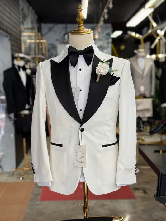 Wide Peak Lapel Soft Off White Tuxedo Uomos