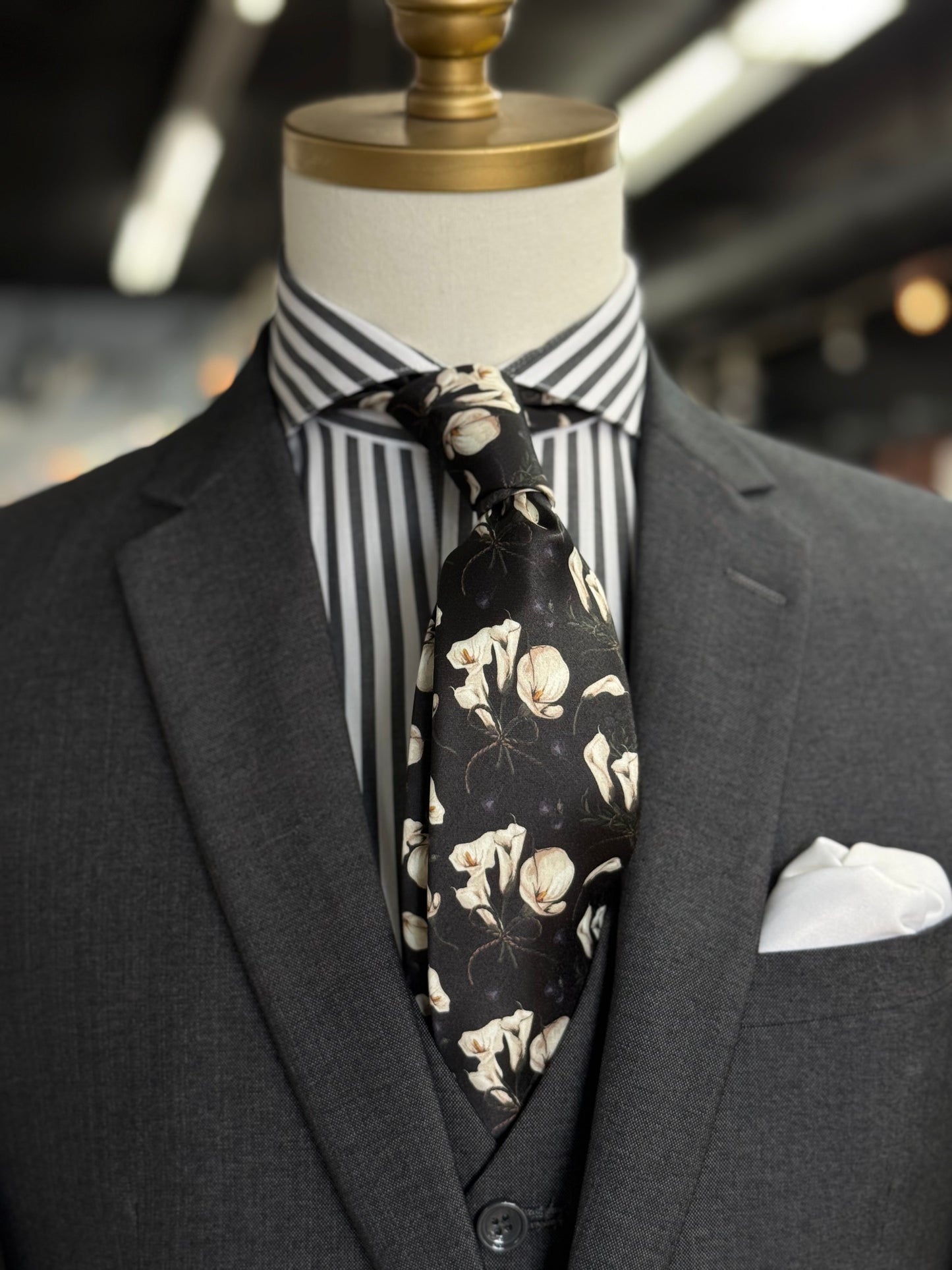 Necktie Floral Black & Ivory