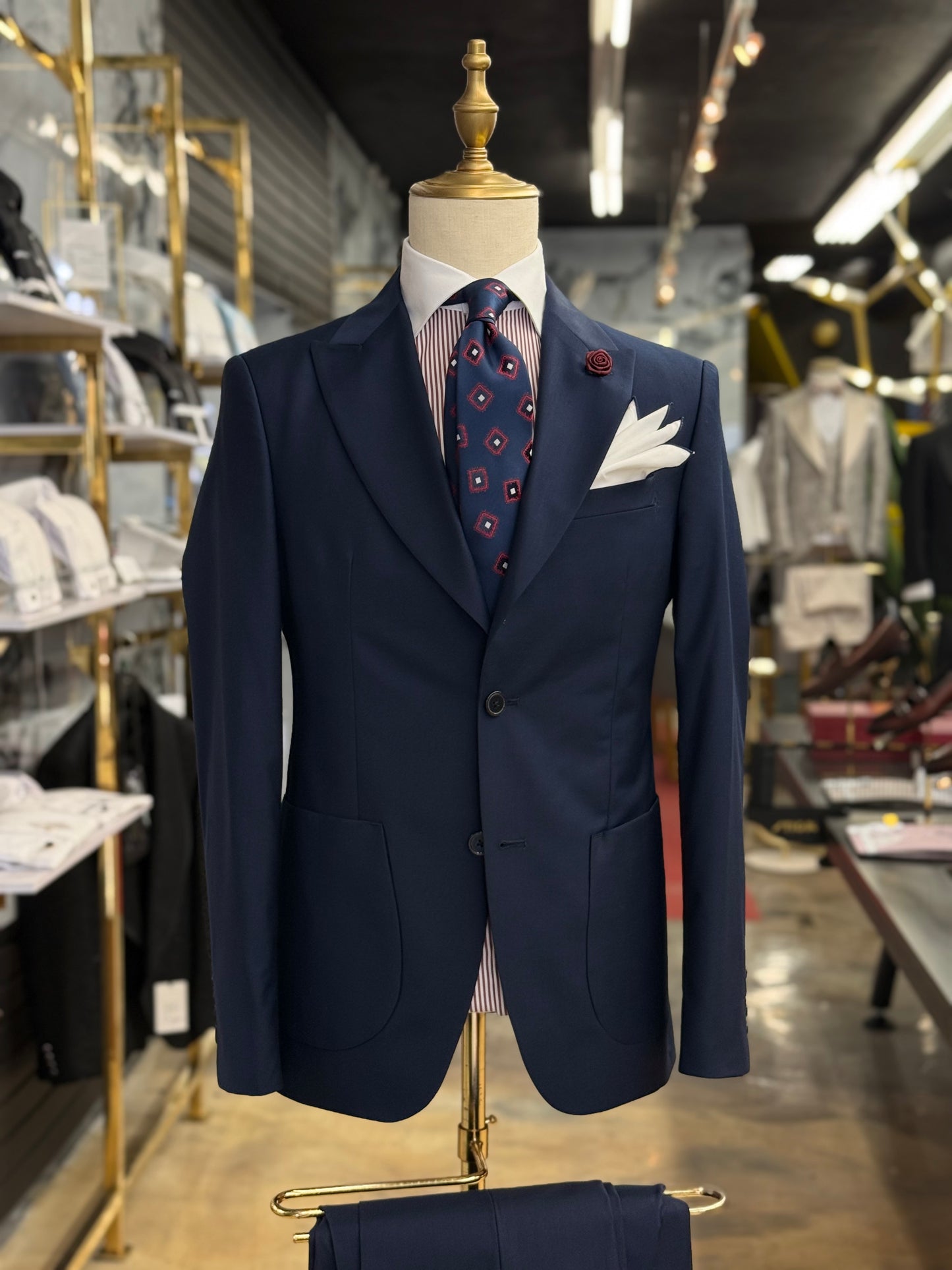 Navy Blue Two Pieces Wide Peak Lapel Suit Patch Pockets