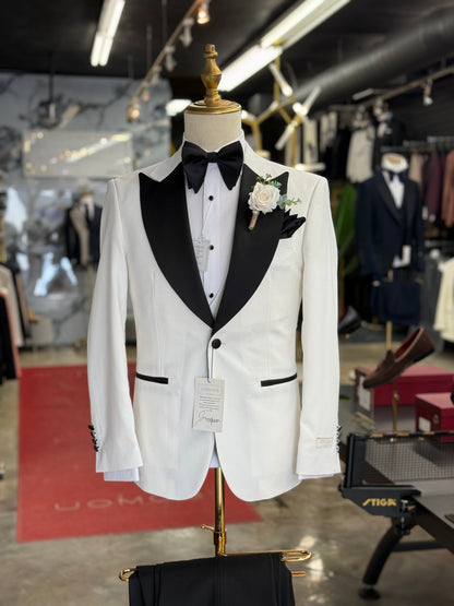 Wide Peak Lapel Soft Off White Tuxedo Uomos